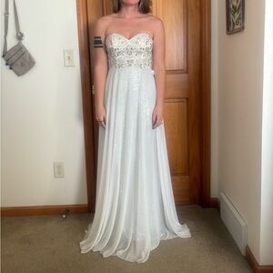 Elegant White Strapless Gown